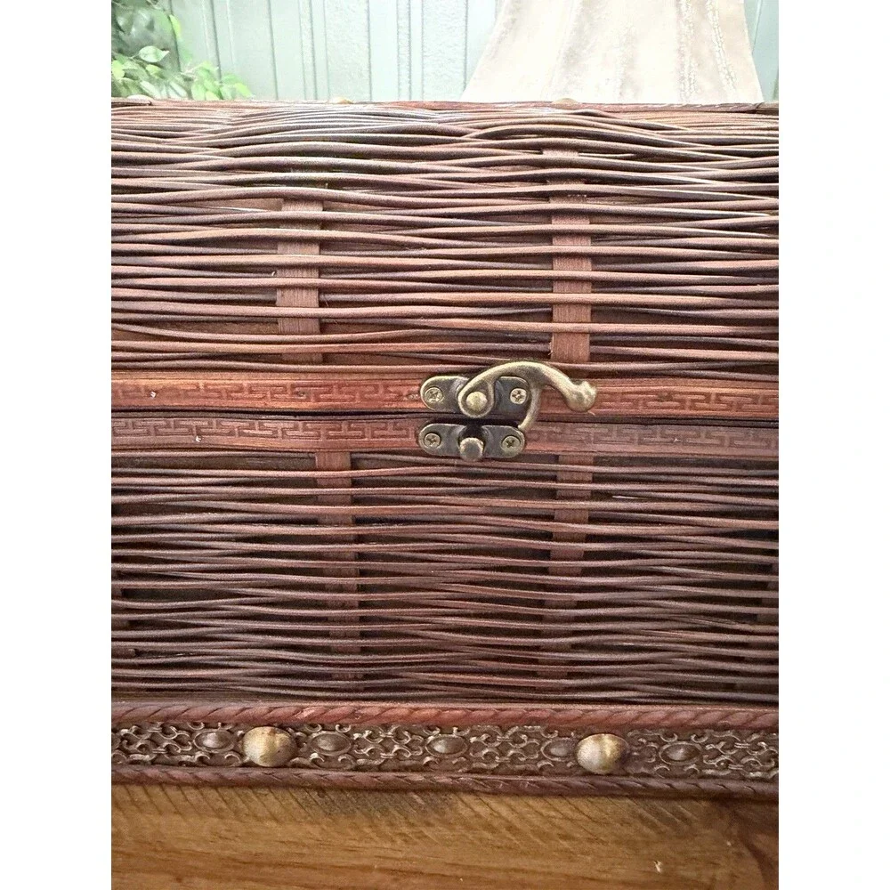 Vintage Style Wooden Storage Chest Box w/ Latch – Decorative Keepsake Trunk